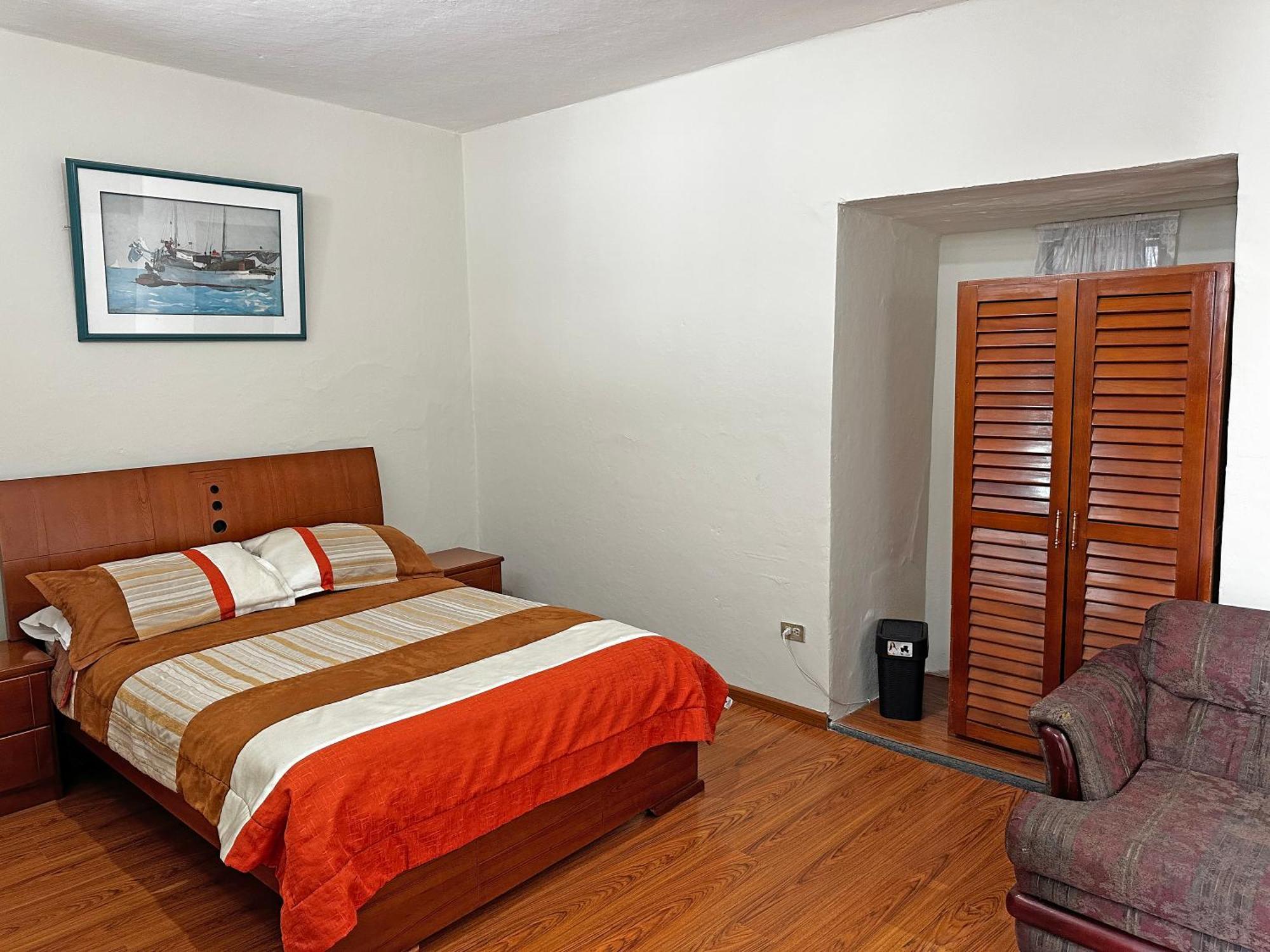 Hostal Latina Куэнка Экстерьер фото