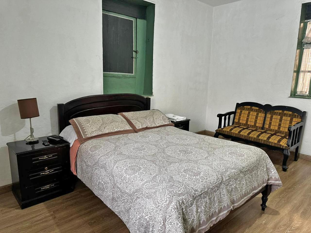 Hostal Latina Куэнка Экстерьер фото